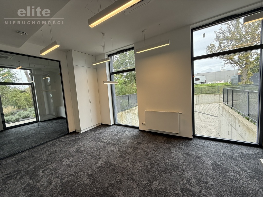 Nowa Cukrownia lokal 114m2 wykończony duże witryny (13)