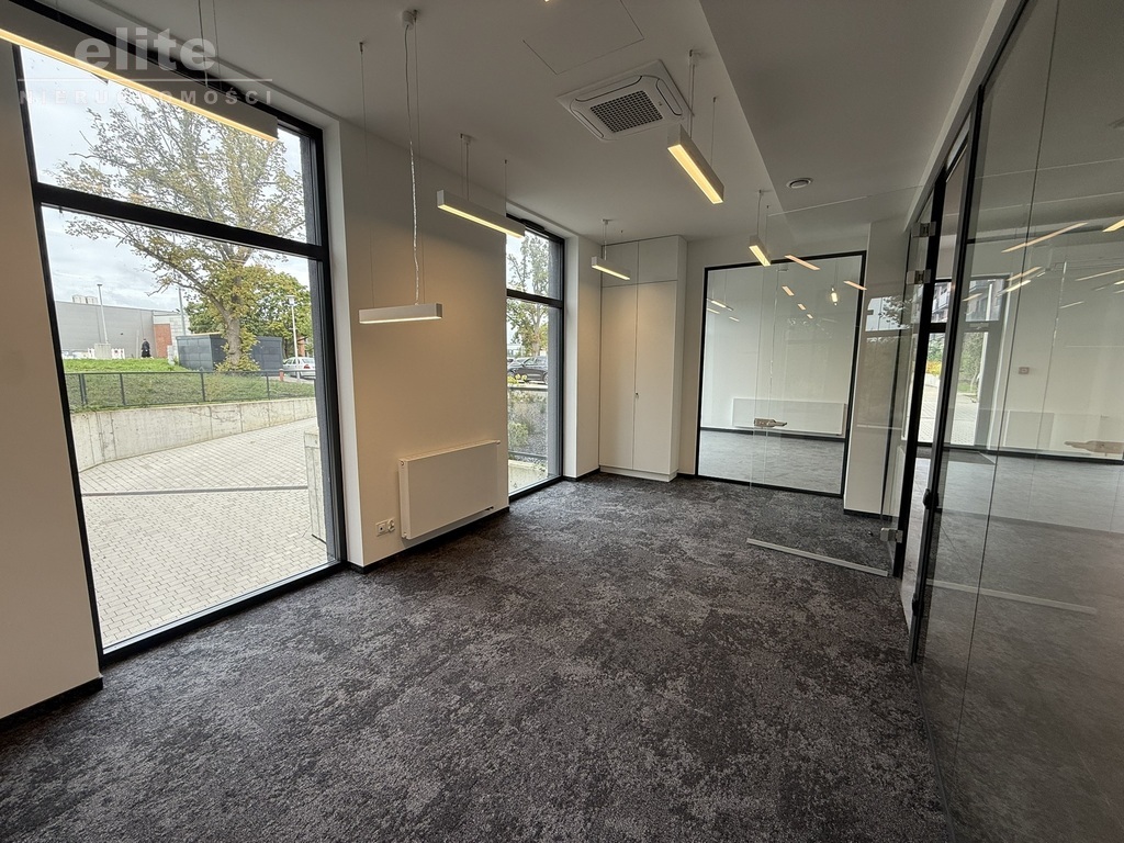 Nowa Cukrownia lokal 114m2 wykończony duże witryny (14)