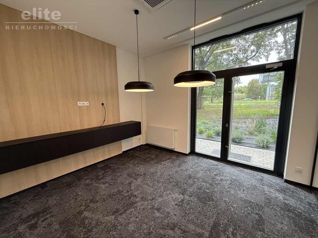 Nowa Cukrownia lokal 114m2 wykończony duże witryny (18)