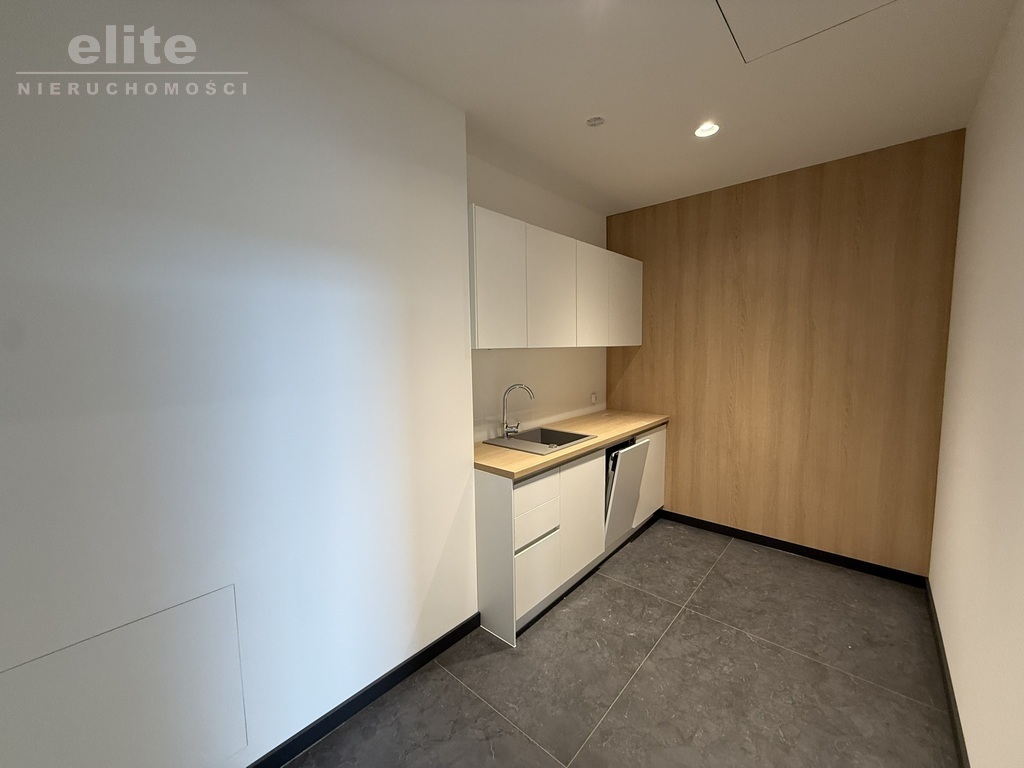 Nowa Cukrownia lokal 114m2 wykończony duże witryny (22)