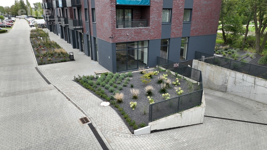 Nowa Cukrownia lokal 114m2 wykończony duże witryny (1)