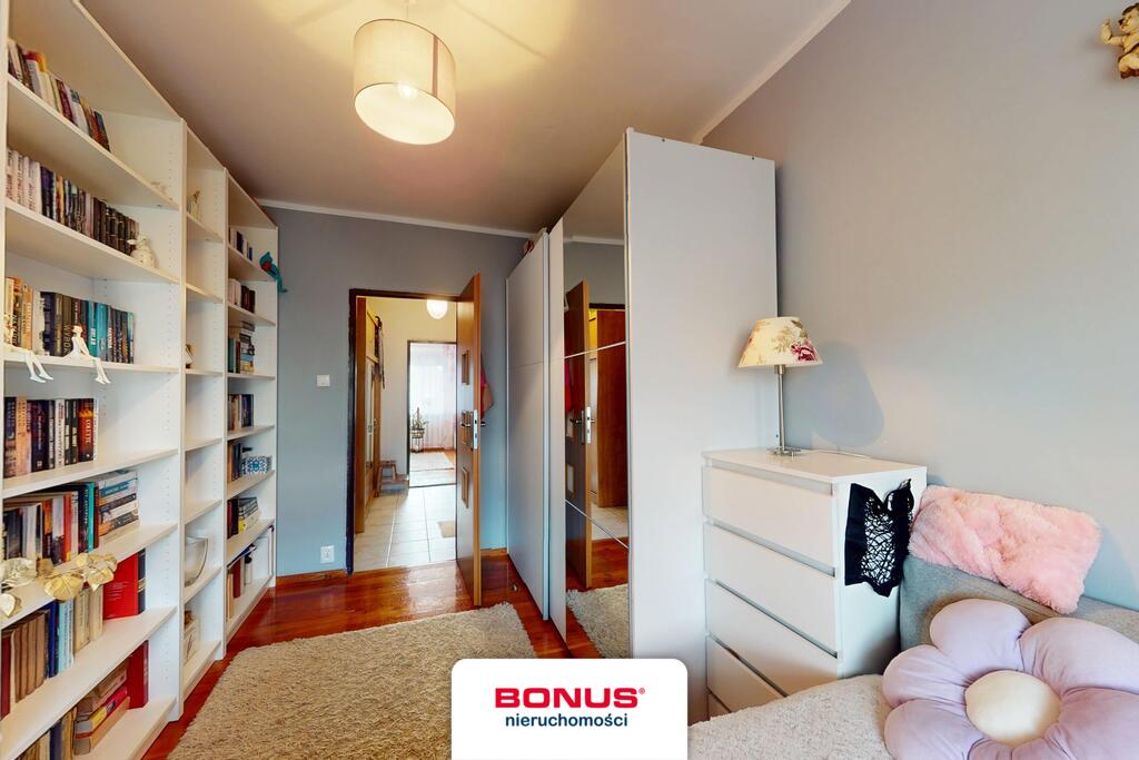 Rozkładowe i przestronne trzypokojowe mieszkanie (12)