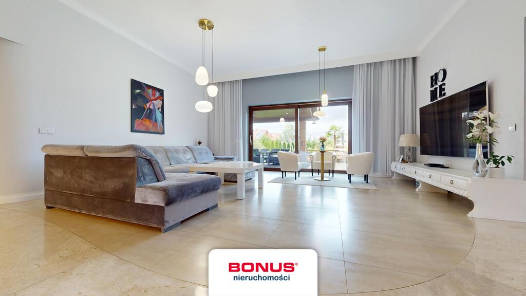 Wyjątkowy dom parterowy z basenem i piękną działką (7)