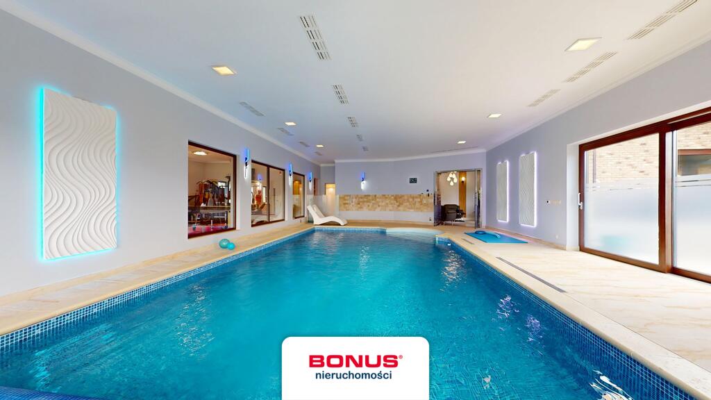 Wyjątkowy dom parterowy z basenem i piękną działką (17)