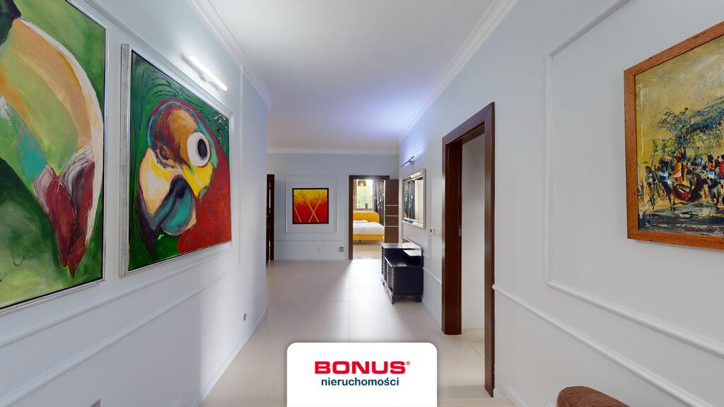 Wyjątkowy dom parterowy z basenem i piękną działką (24)