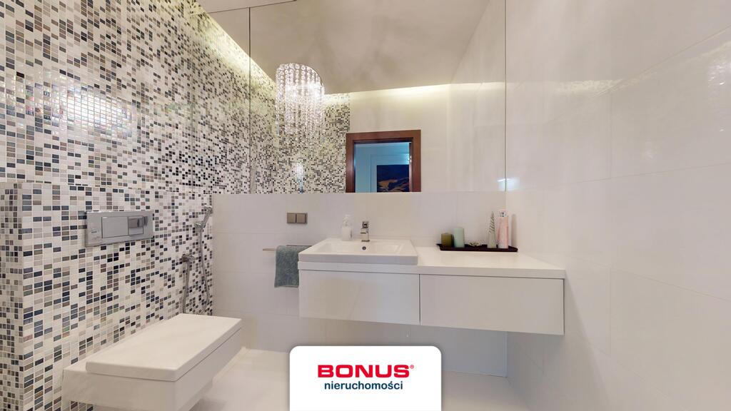 Wyjątkowy dom parterowy z basenem i piękną działką (26)