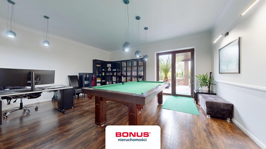 Wyjątkowy dom parterowy z basenem i piękną działką (22)