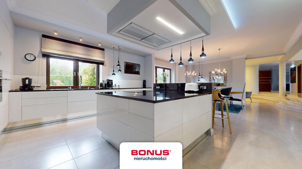 Wyjątkowy dom parterowy z basenem i piękną działką (12)