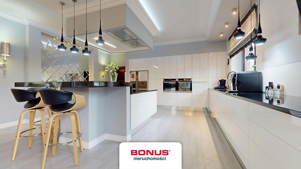 Wyjątkowy dom parterowy z basenem i piękną działką (10)