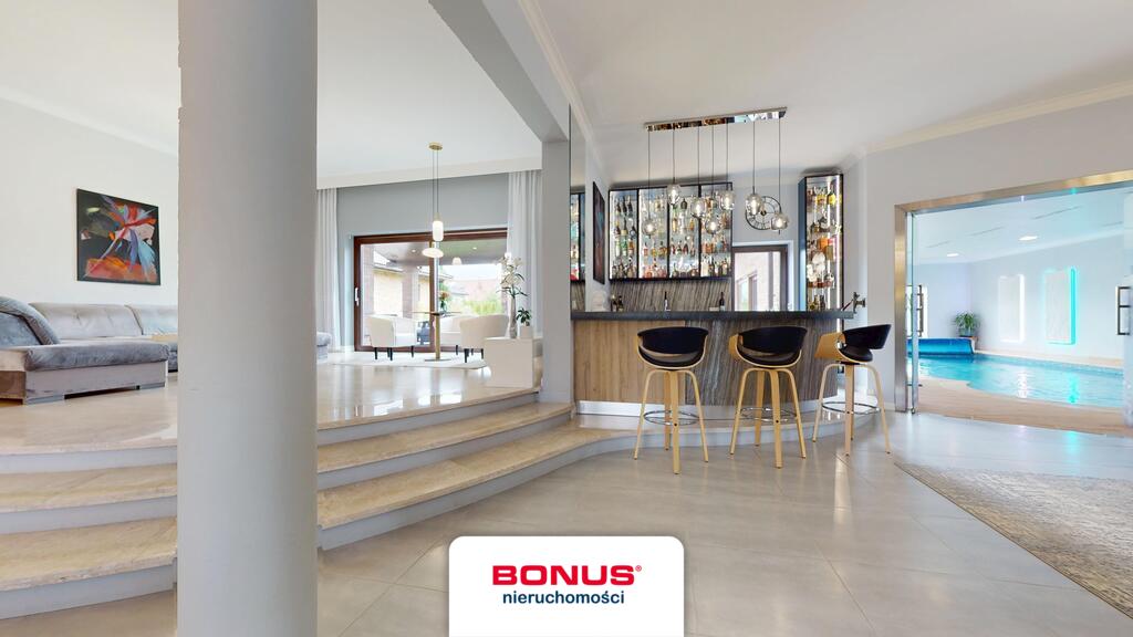 Wyjątkowy dom parterowy z basenem i piękną działką (13)