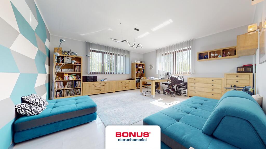 Wyjątkowy dom parterowy z basenem i piękną działką (28)