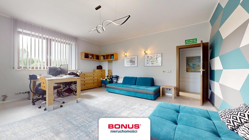 Wyjątkowy dom parterowy z basenem i piękną działką (29)