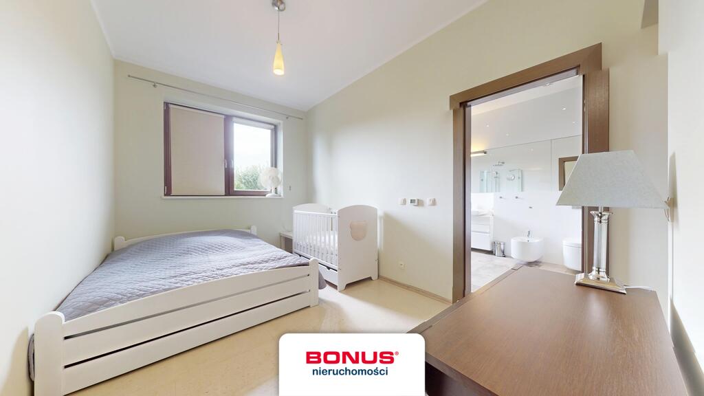 Wyjątkowy dom parterowy z basenem i piękną działką (30)