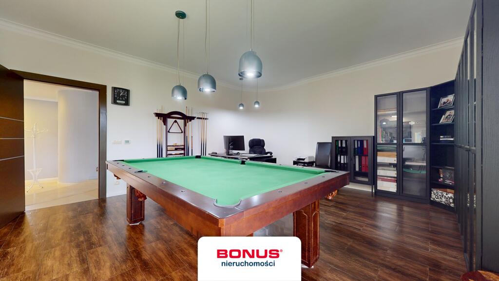 Wyjątkowy dom parterowy z basenem i piękną działką (23)