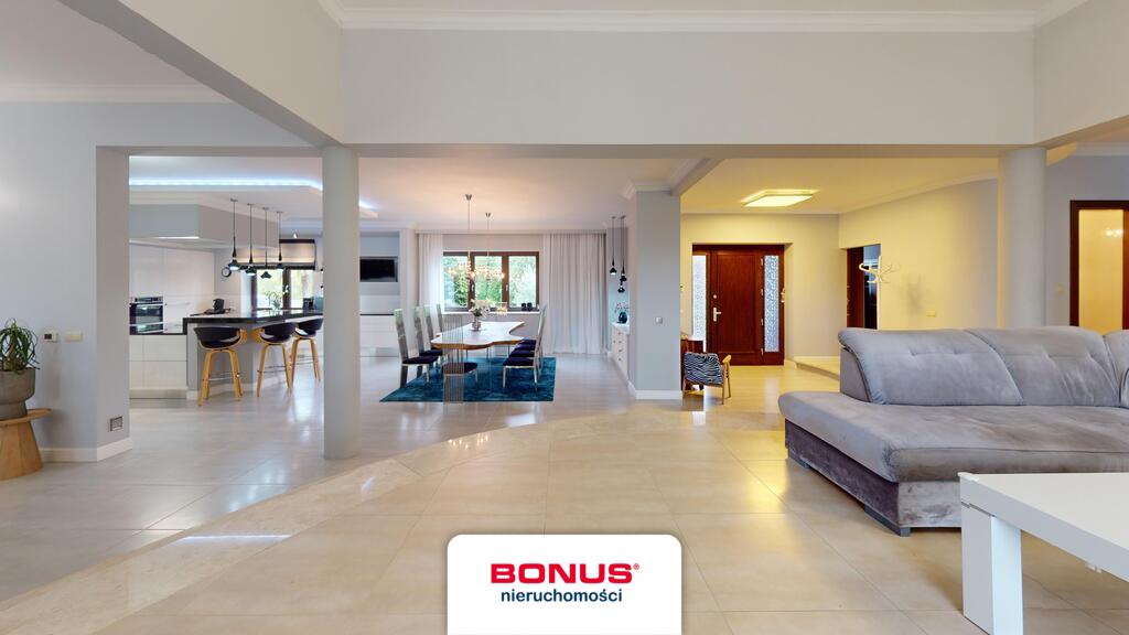 Wyjątkowy dom parterowy z basenem i piękną działką (8)