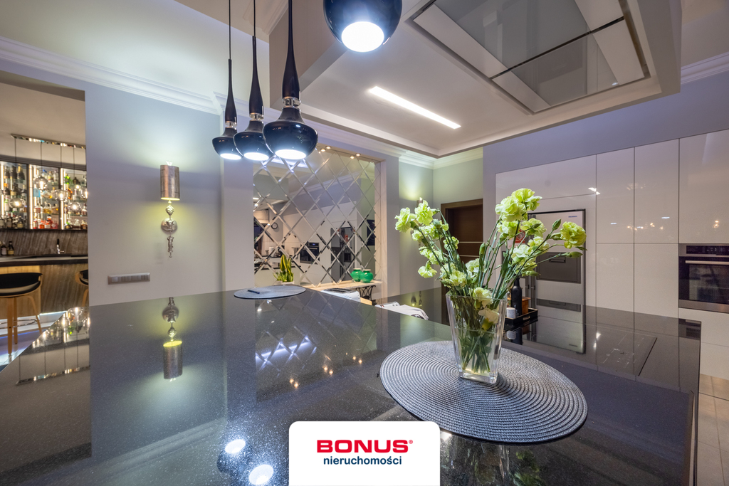 Wyjątkowy dom parterowy z basenem i piękną działką (3)