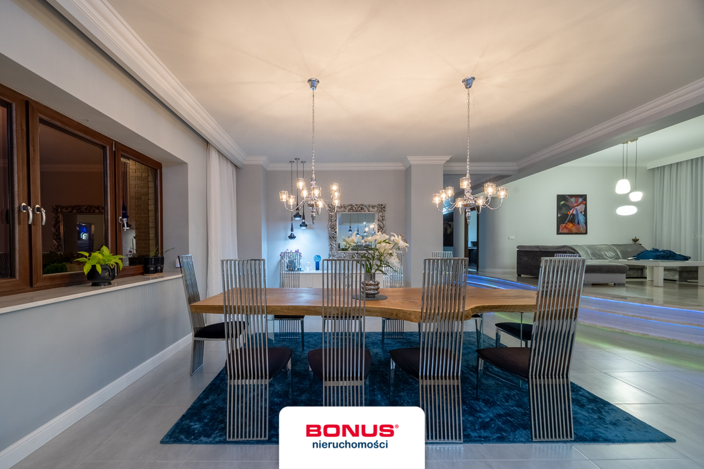 Wyjątkowy dom parterowy z basenem i piękną działką (2)