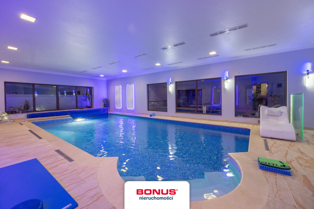 Wyjątkowy dom parterowy z basenem i piękną działką (5)