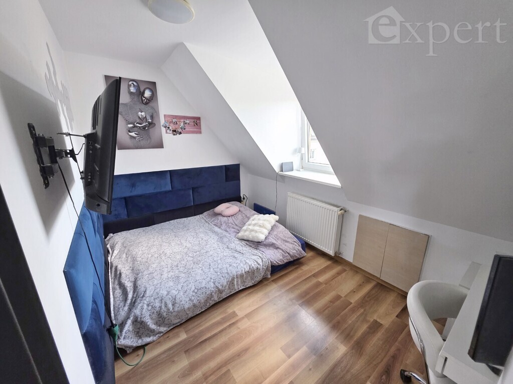 Dwa poziomy z tarasem i miejscem parkingowym (11)