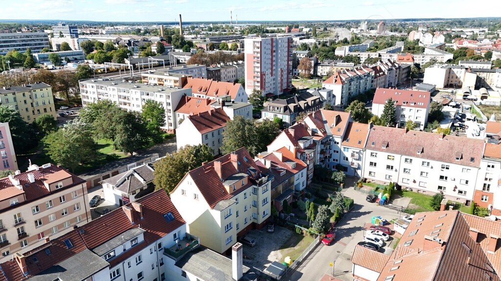 Dwa poziomy z tarasem i miejscem parkingowym (27)