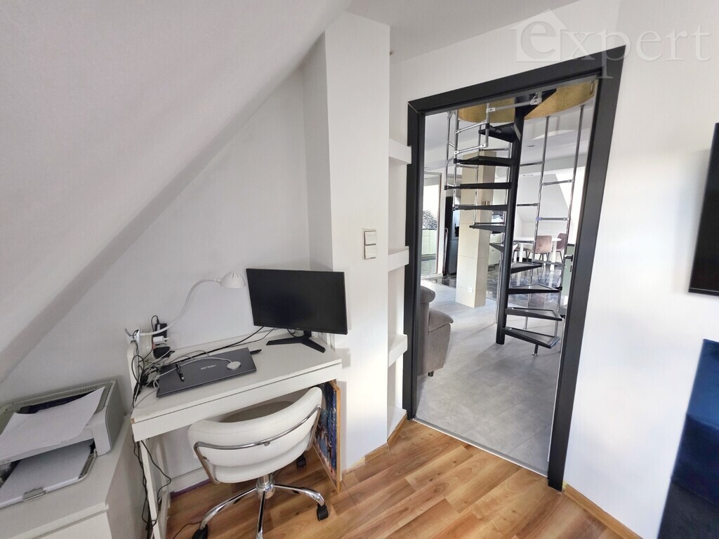 Dwa poziomy z tarasem i miejscem parkingowym (14)