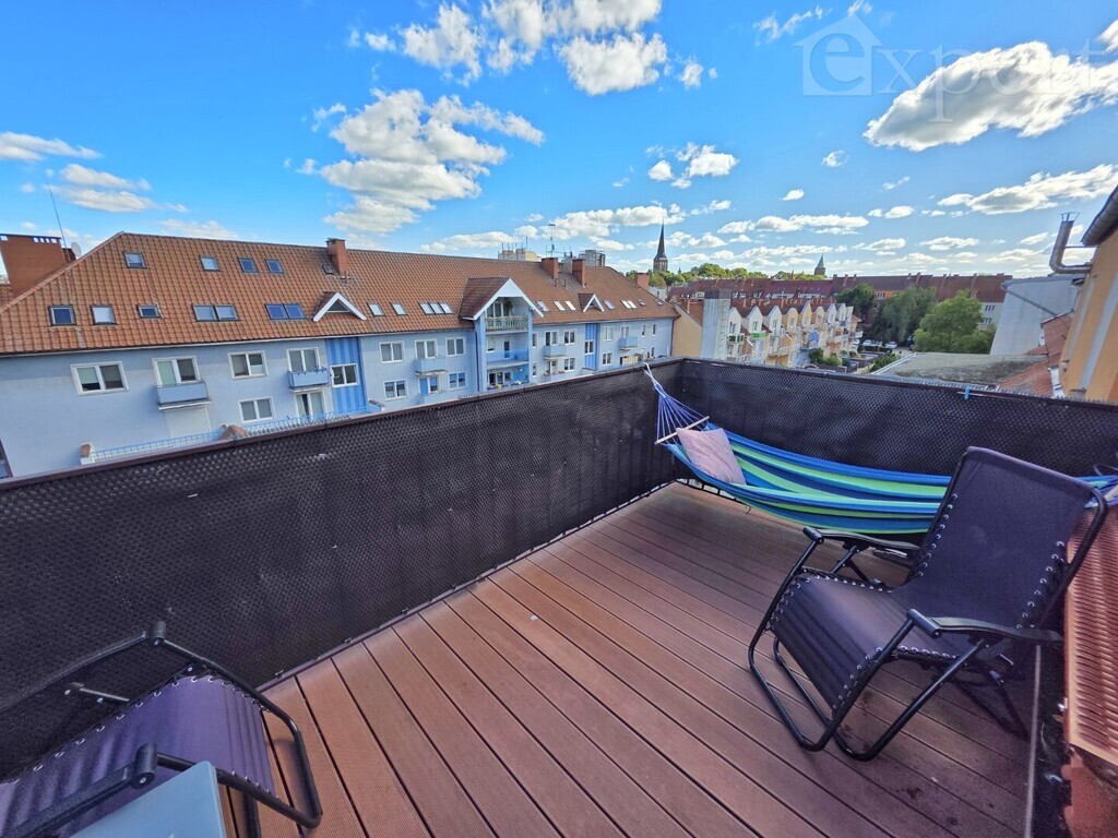 Dwa poziomy z tarasem i miejscem parkingowym (1)