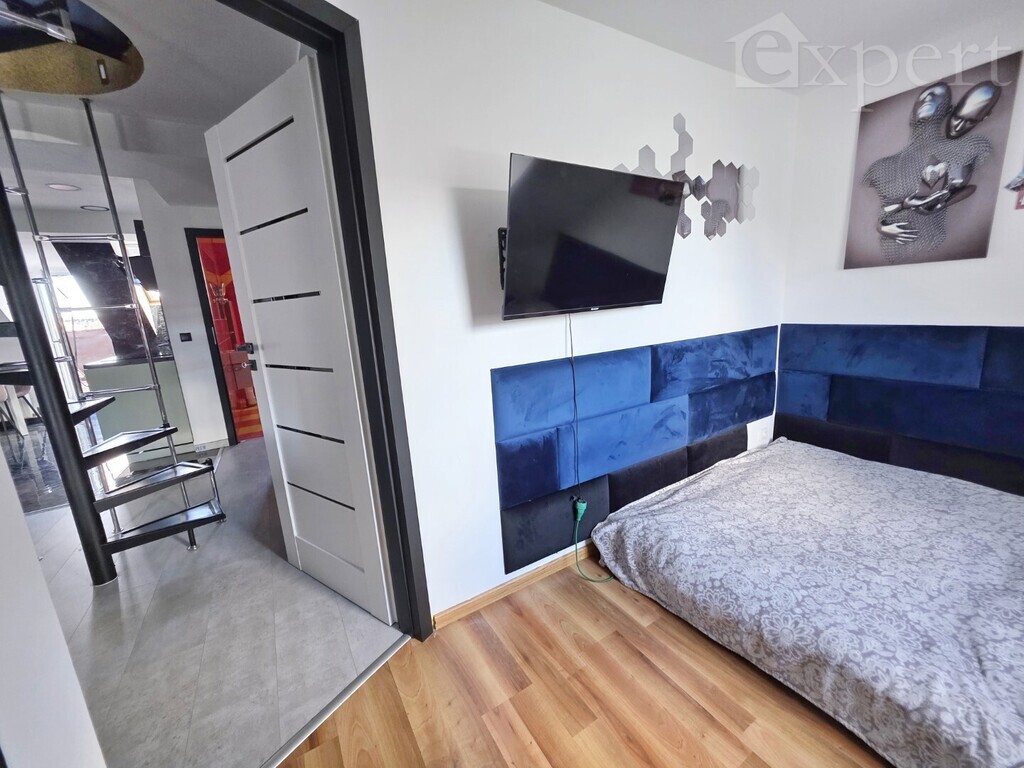 Dwa poziomy z tarasem i miejscem parkingowym (16)