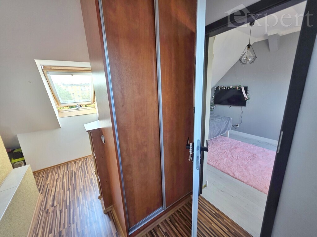 Dwa poziomy z tarasem i miejscem parkingowym (22)