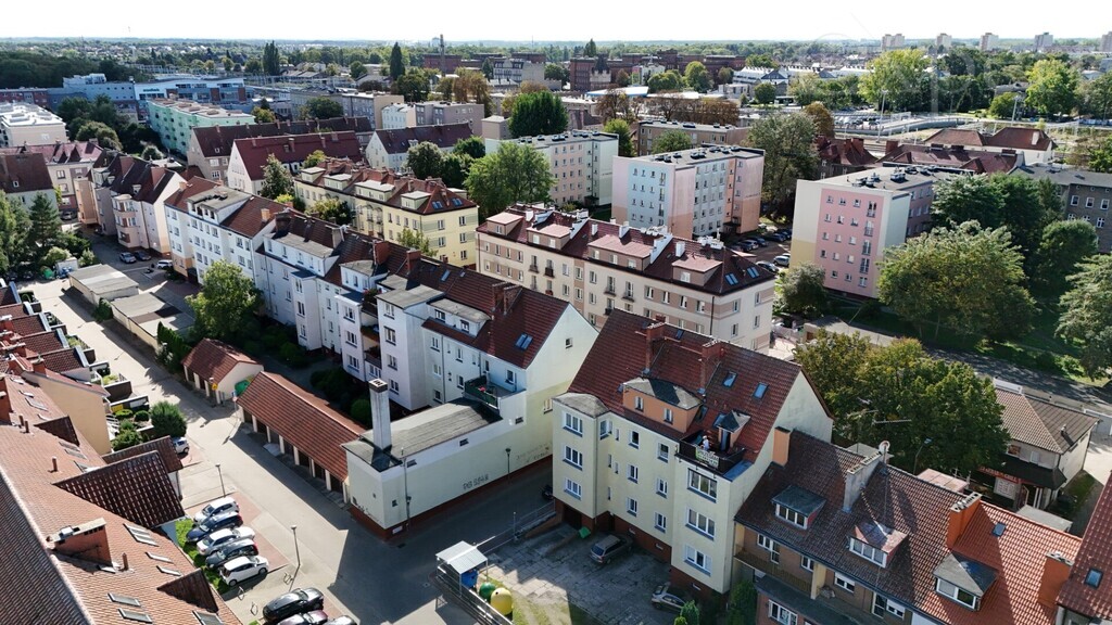 Dwa poziomy z tarasem i miejscem parkingowym (26)