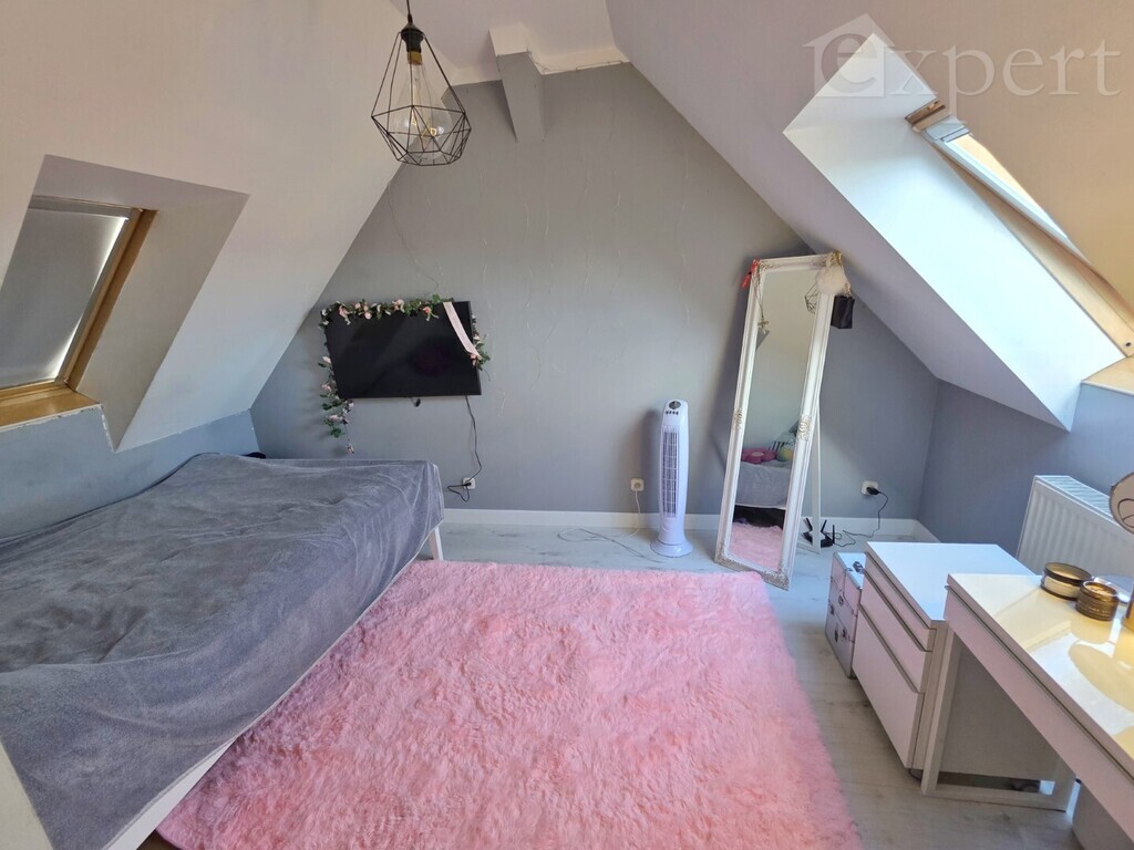 Dwa poziomy z tarasem i miejscem parkingowym (23)