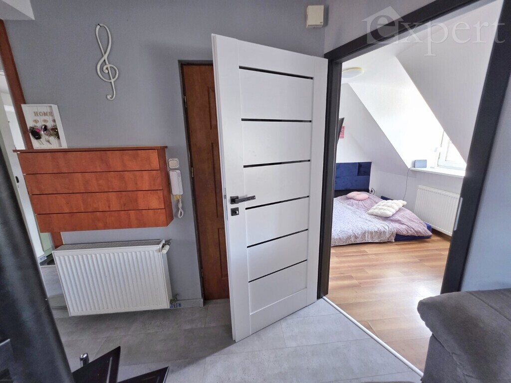 Dwa poziomy z tarasem i miejscem parkingowym (15)