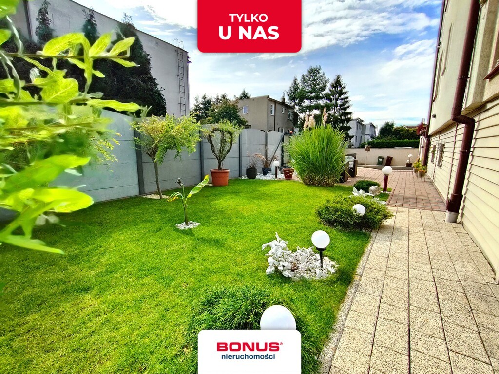 Dom z tarasem i 3 garażami (1)