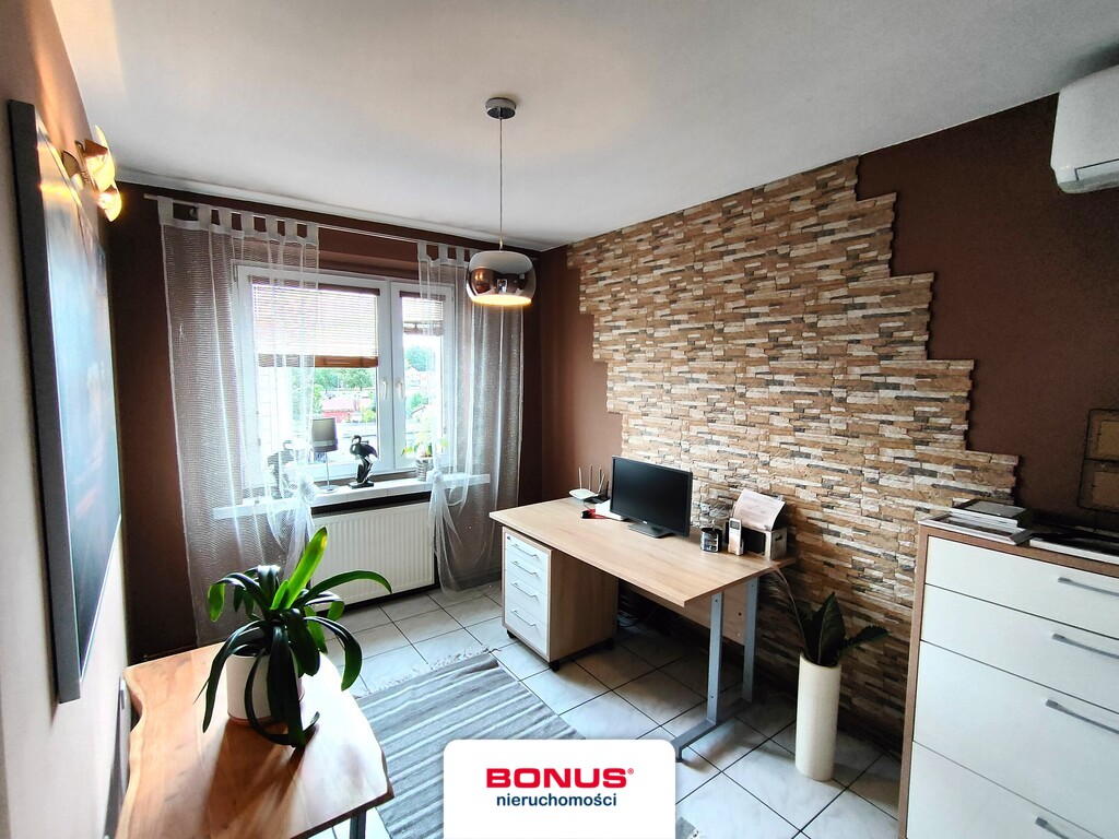 Dom z tarasem i 3 garażami (9)