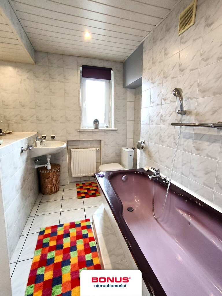 Dom z tarasem i 3 garażami (10)