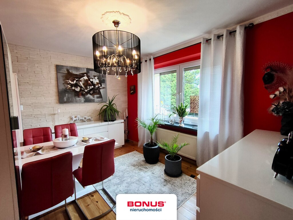 Dom z tarasem i 3 garażami (5)