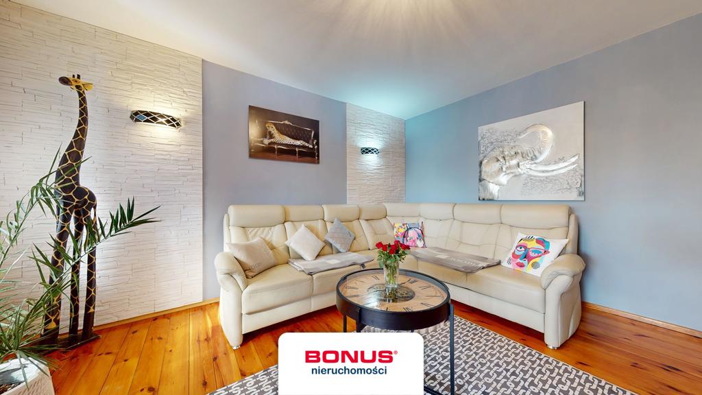 Dom z tarasem i 3 garażami (13)