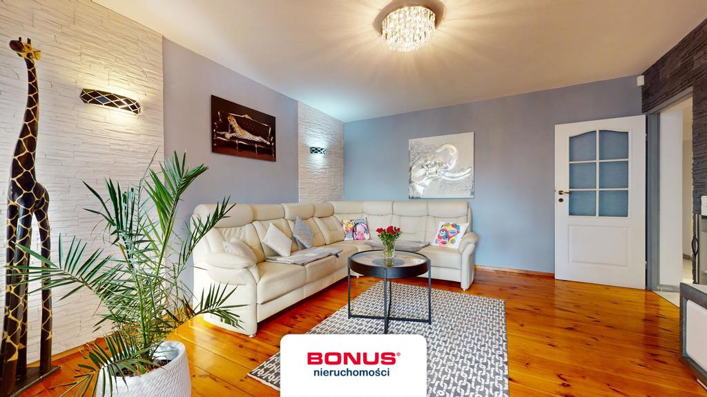 Dom z tarasem i 3 garażami (16)