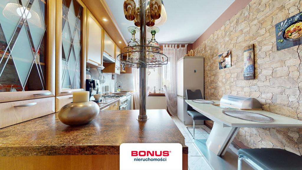 Dom z tarasem i 3 garażami (17)