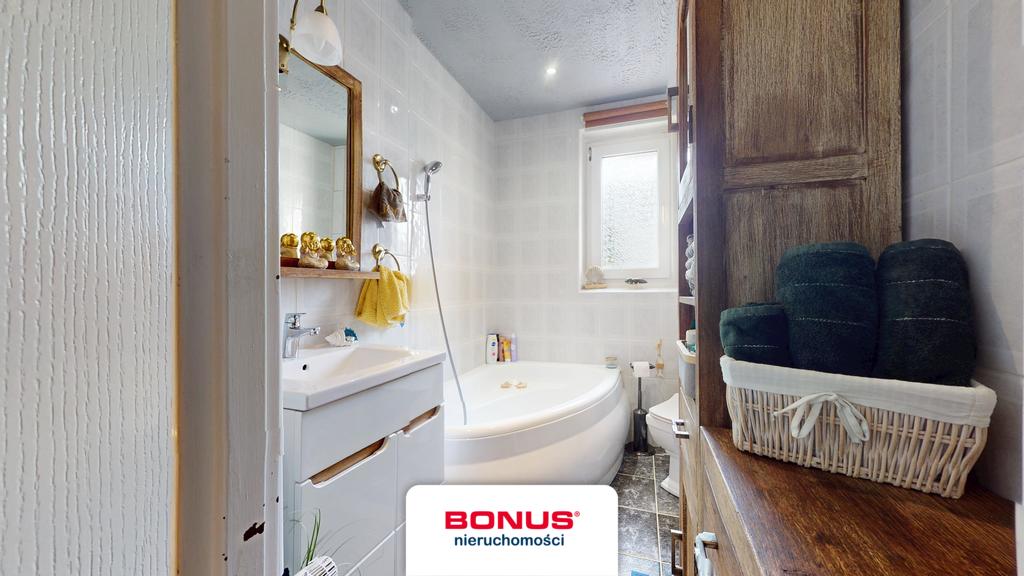 Dom z tarasem i 3 garażami (18)