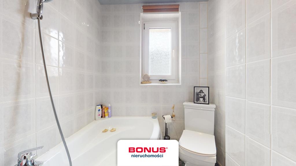 Dom z tarasem i 3 garażami (19)