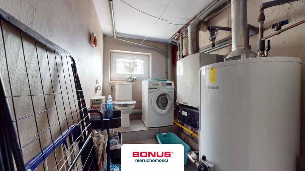 Dom z tarasem i 3 garażami (20)