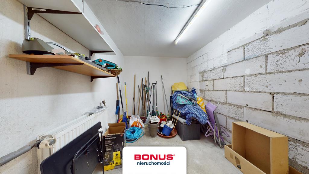 Dom z tarasem i 3 garażami (22)