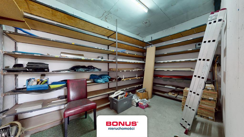 Dom z tarasem i 3 garażami (27)