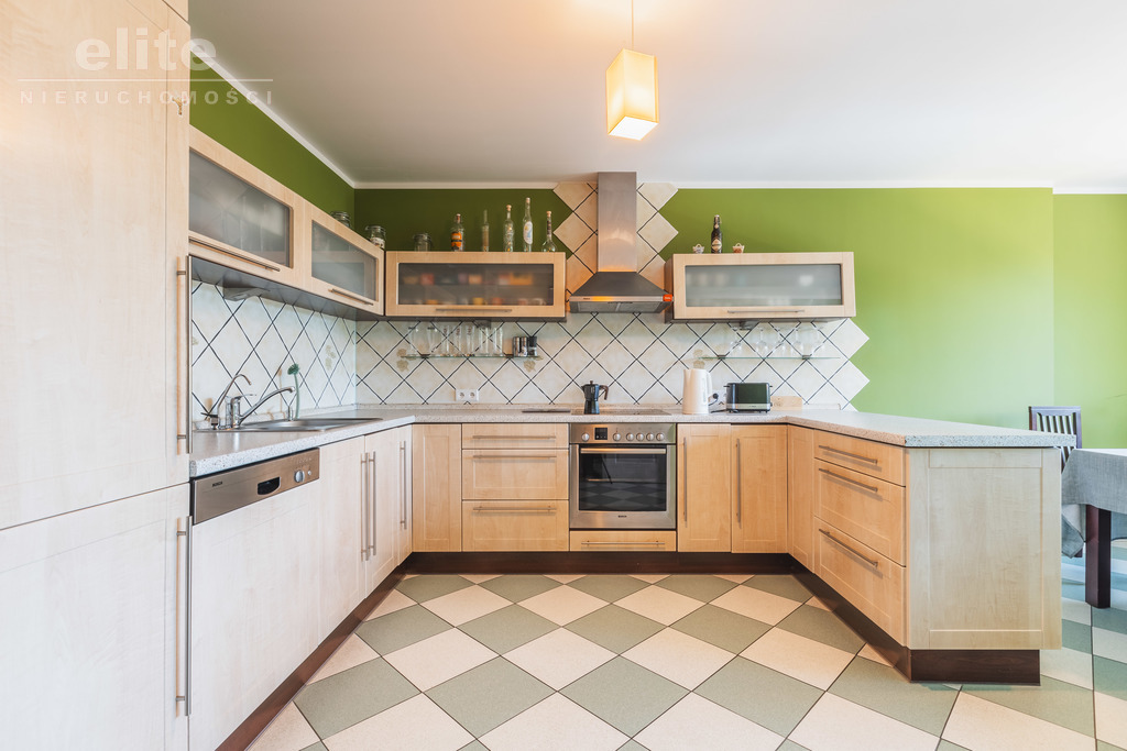 Budynek mieszkalno - usługowy przy ul. Mickiewicza (13)