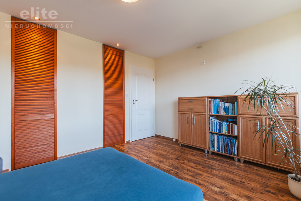 Budynek mieszkalno - usługowy przy ul. Mickiewicza (16)