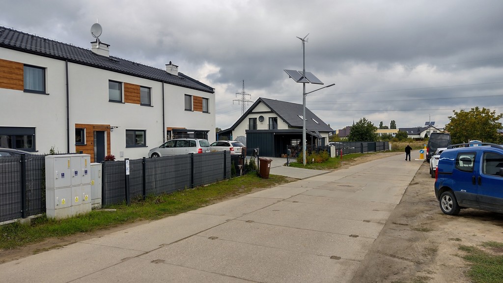 Działka wśród domów, Mierzyn ul. Kolorowa (1)