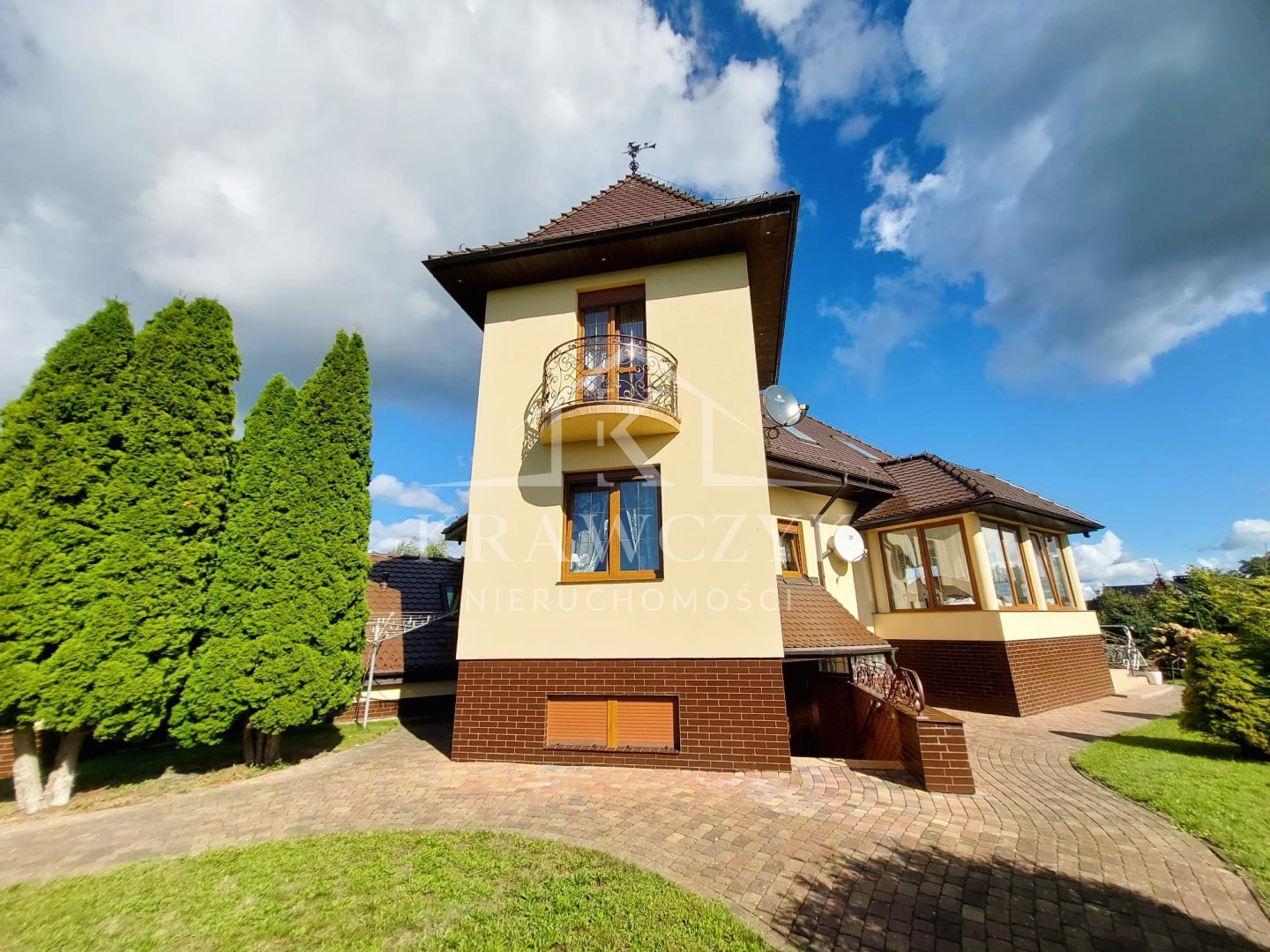 REZYDENCJA W NAMYŚLINIE  (3)