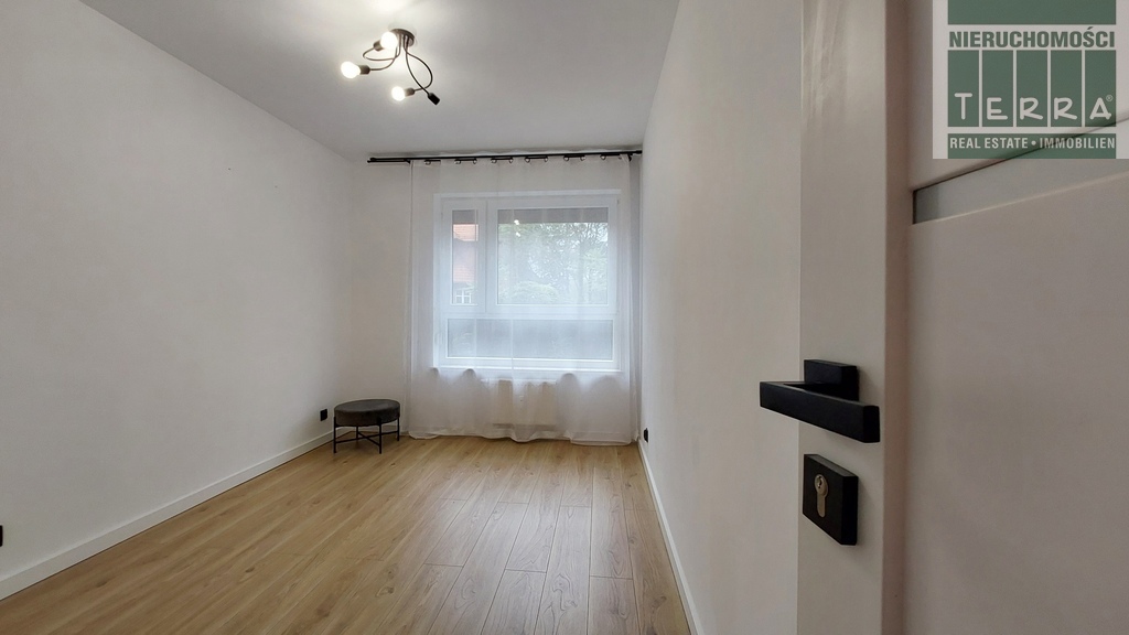 3 pokoje z ogródkiem i miejscem postojowym (11)