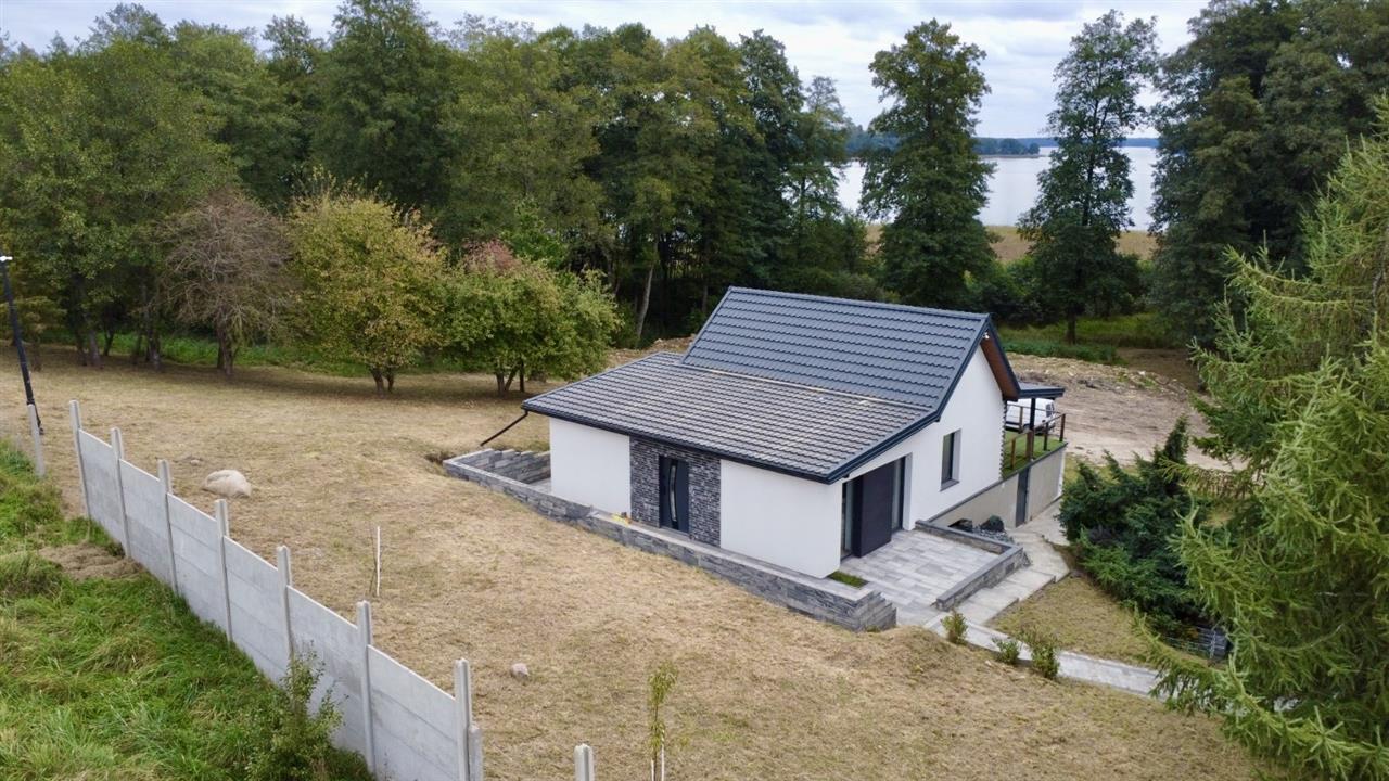 Dom nad jeziorem, Wierzchowo, gm. Szczecinek (1)