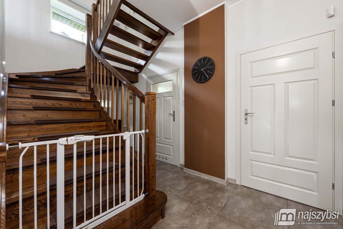 PARSOWO-OGROMNA POSIADŁOŚĆ NA UBOCZU  (20)